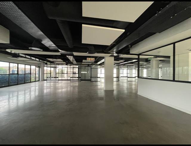2,592M² OFFICE TO LET IN BRYANSTON